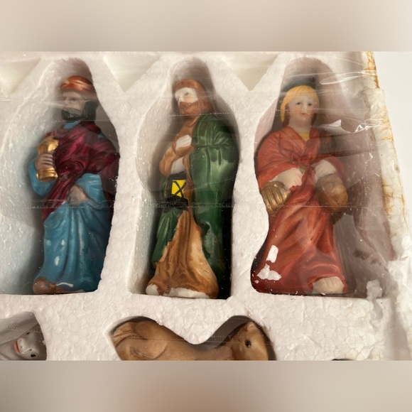 CHRISTMAS DISPLAY OF VINTAGE NATIVITY SCENE ~ 10 PIECES - Picture 6 of 12